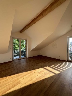 Neubau 2024: 3-Zimmer-Dachgeschosswohnung mit Balkon in Rosenheim