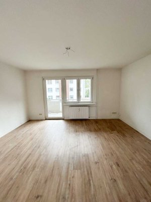 Paare aufgepasst! Moderne 3-Zimmer-Wohnung mit EBK, Balkon und  Tageslicht-Bad