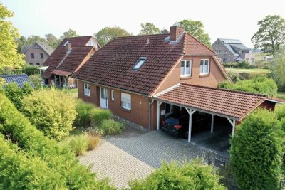 Einfamilienhaus mit gepflegtem Garten und Doppelcarport