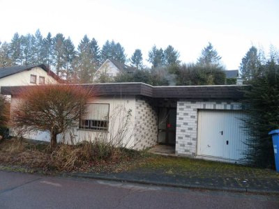 Keine Käuferprovision. Flachdachbungalow mit Garage in Kurparknähe.