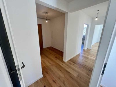 **München als Nachbarn** Erstbezug nach Sanierung: 3 Zimmer ETW mit Einzelgarage