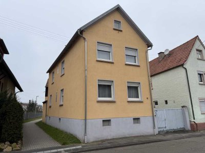 ++ Freistehendes Wohnhaus mit Hof, Garage, Scheune und großem Garten ! ++