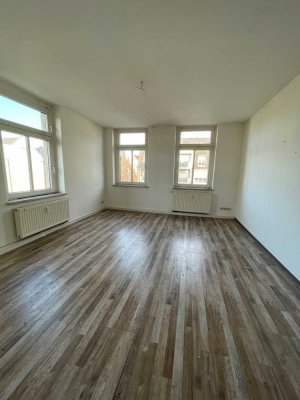 Günstige 4-5 Raum Wohnung zum selbst renovieren