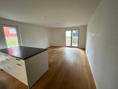 Stilvolle, neuwertige 3-Zimmer-Wohnung mit Terrassen  und EBK in Ottobrunn