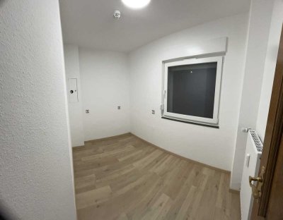 Freundliche und neuwertige 4-Raum-EG-Wohnung in Hundheim