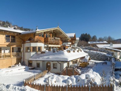 Traumchalet in sonniger &amp; ruhiger Lage mit Sauna Whirlpool und Hahnenkamm/Streif/Kitzbühelblick