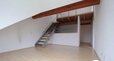 Stilvolle 2,5-Zimmer-Galerie-Wohnung mit Balkon und Einbauküche direkt am Stempelpark