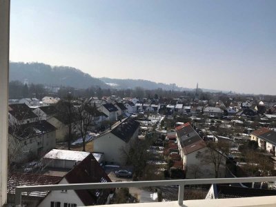 2-Zi-Wohnung mit genialer Aussicht, möbliert