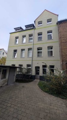 Schöne 2 Zimmer Altbauwohnung mit Einbauküche in zentraler Lage der Oststadt