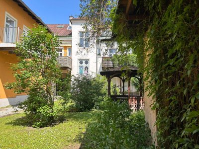 Freundliche Altbauwohnung mit Balkon