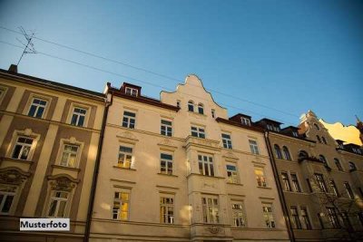 Vielseitig nutzbares Wohnhaus mit 4 Pkw-Stellplätzen - provisionsfrei