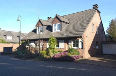 Geräumiges 6-Zimmer-Haus in Düsseldorf Kaiserswerth inkl. Garage und Stellplatz