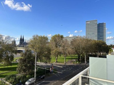 *** einmalige Wohnung mit Blick auf Rhein und Dom ***