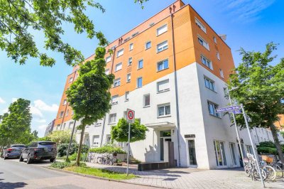 Naturnah wohnen mitten in der Metropole! Moderne 2-Zi.-Penthouse-Wohnung mit Loggia!