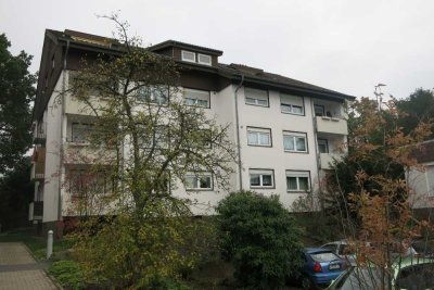 WWS - Geräumige und öffentlich geförderte DG-Wohnung mit Balkon