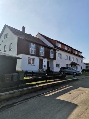 Selten! Gepflegtes 5-Familienhaus + 1 Einfamilienhaus  / 6 Garagen  und Nebengebäude / 2,8ha Grund