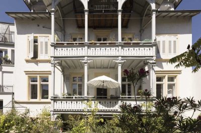 Exklusive Altbauwohnung mit Sonnenbalkon in zentraler Lage!