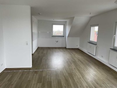 Freundliche und gepflegte 2-Raum-DG-Wohnung mit geh. Innenausstattung mit Balkon in Wolfenbüttel