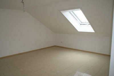 Ein-Zimmer-Appartement / Dachgeschosswohnung mit kl. Balkon in Neufahrn