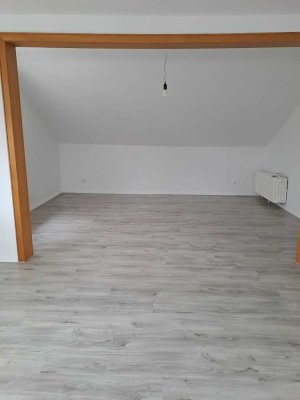 2 Zimmer Dachgeschosswohnung in ruhiger Lage..