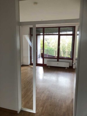 Bockum - Helle und moderne 4Zimmer Maisonette-Wohnung mit Balkon in guter Lage