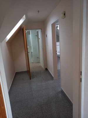 Attraktive und vollständig renovierte 2-Zimmer-Dachgeschosswohnung in Kerpen City