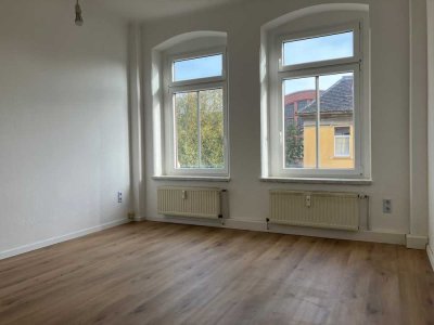 komplett renovierte 2 - Raumwohnung mit Einbauküche am Stadtrand