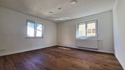 Lichtdurchflutete 4-Zimmer-Wohnung mit Einbauküche, Garten und Loggia – Ruhig und Zentrumsnah in Esslingen