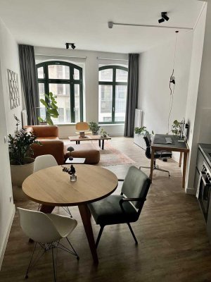 Zentrums-Schmuckstück: 2-Zimmer-Wohnung mit gehobener Innenausstattung + Balkon/EBK/Abstellraum