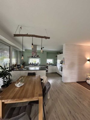 Neuwertige 3-Zimmer-Wohnung mit großem Garten und EBK in Friedrichsdorf