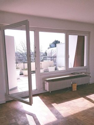 Lichtdurchflutete 2-Zimmer-DG-Wohnung mit Einbauküche, Bad und großem Balkon in Lübeck