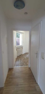 250€ (kalt) 27 m², 1 Zimmer/Küche/Bad/Flur