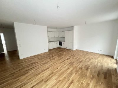 **Exklusives Wohnen - Erstbezug - 4 Raumwohnung mit Terrasse und EBK- Zichorienhöfe**