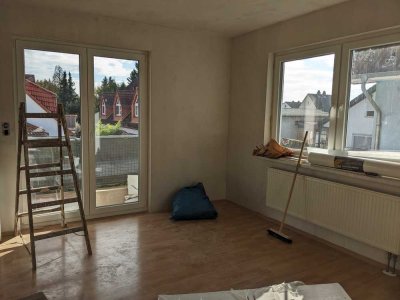 Von Privat, 4-Zimmer-Wohnung mit Balkon und Einbauküche in Griesheim