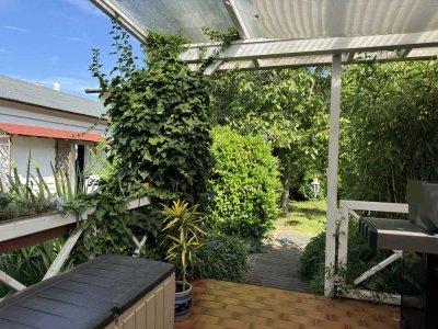 Unternehmerbungalow mit eingewachsenem Garten