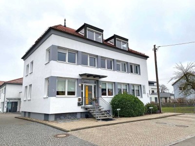 Zentral in Holzheim, 4-Zi.-Mietwohnung, 114,53 m² Wfl., große Dachterrasse, 2 Stellplätze