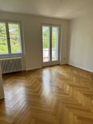 Schöne, sonnige  5,5-Raum-Wohnung mit Balkon in Berlin Dahlem (Zehlendorf)