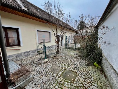 Kleines Bauernhaus mit Nebengebäuden in Untermakersdorf, bei Hadres!