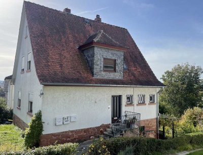 Zwei - Familienhaus in guter Lage. Sonnenterrasse. Fernblick.