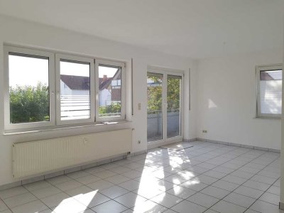 Helle 72qm 3-Zimmer Wohnung + mit Balkon + Außenstellplatz + neue Heizung + Leerstand ab SOFORT