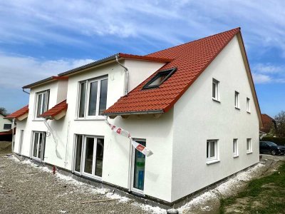 ERSTBEZUG Schöne 3,5-Zimmer-Wohnung mit EBK und großer Terrasse in Dombühl