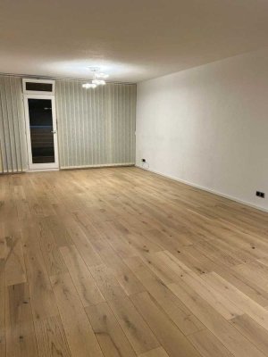 Exklusive, vollständig renovierte 4-Zimmer-Wohnung mit geh. Innenausstattung mit EBK in Taufkirchen
