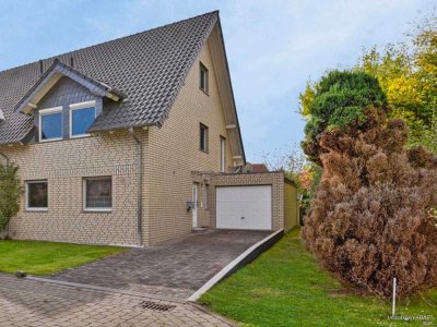 Doppelhaushälfte mit Terrasse, Garten und Garage