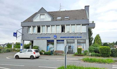 Ansprechende 3 Zi.-Whg. mit neuer EBK 
im 1.OG. eines Wohn- u. Geschäftshauses 
in Odenthal-Bleche