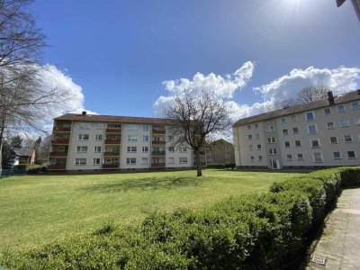 LEERE ZWEI ZIMMER WOHNUNG MIT BALKON