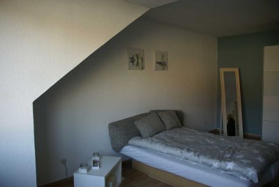 Gepflegte 2-Zimmer-DG-Wohnung mit Einbauküche in Lüneburg