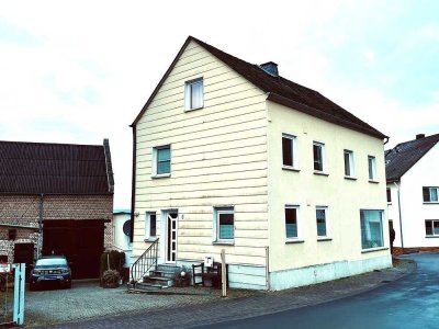 Gepflegtes Einfamilienhaus mit Scheunengebäude