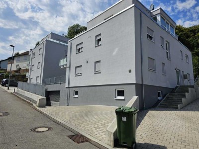 Geschmackvolle EG-Wohnung mit zwei Zimmern sowi Balkon und Einbauküche in Neckarbischofsheim