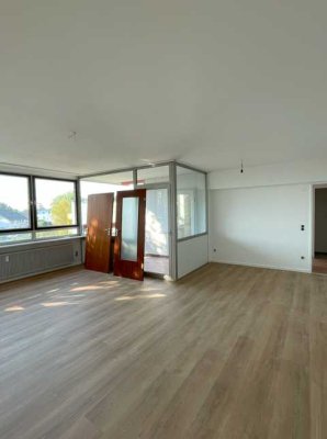 Barrierefrei - Helle 4-Zimmer EG Wohnung mit EBK und Balkon in zentraler Lage von Jülich