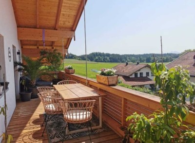 3,5-Raum-Dachgeschosswohnung mit Balkon und Blick in die Berge